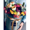 Цветы в шляпной коробке от флориста Цветочные коробки