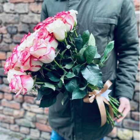 Pušķis ar Baltām un rozā rozēm 60cm Rozes