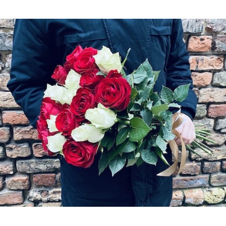 Букет из 21 розы - Красный и белый Розы
