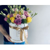Flower box ar ziedu kompozīciju Ziedu kastītes