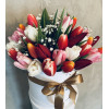 Flower Box ar tulpēm