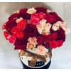 Bloom Box - микс из роз и кустовых роз Цветочные коробки