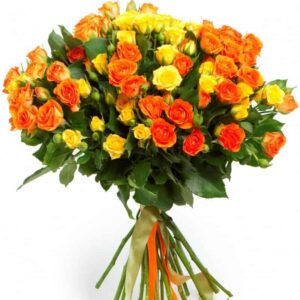 Oranži dzeltenas krūmrozes Rozes