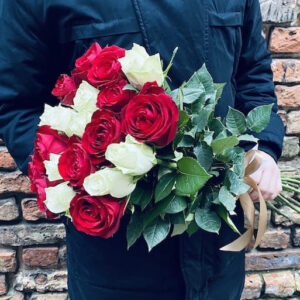 Rožu pušķis no 29 rozēm - Sarkans un balts Rozes