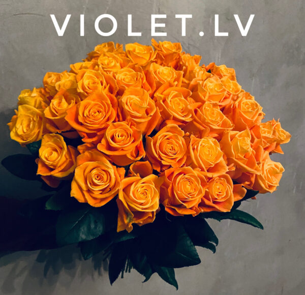 Oranžu rožu pušķis Rozes