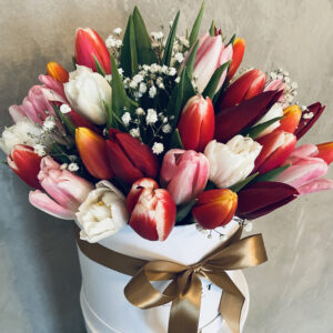Flower Box ar tulpēm