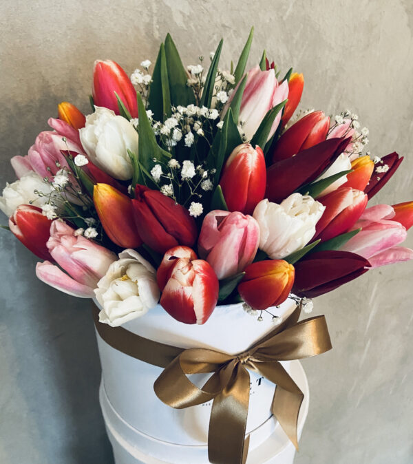 Flower Box ar tulpēm
